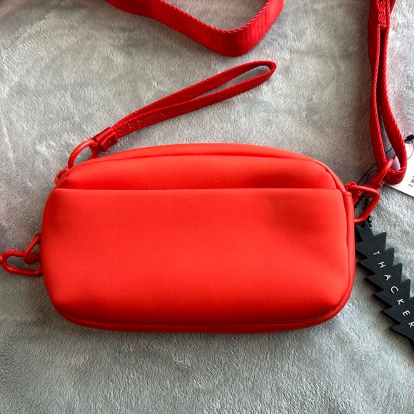 NWT Thacker Cocoon 3 In 1 Phone Bag Crossbody Beltbag Wristlet Red/Orange - Picture 5 of 16
